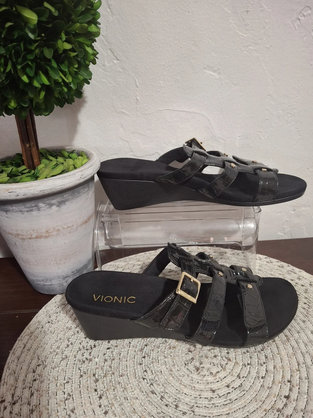 Vionic Radia Women's Black Wedge Slide Sandals Size 8.